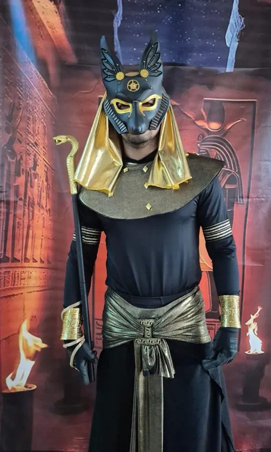Cosplay con máscara de Anubis impresa en 3D
